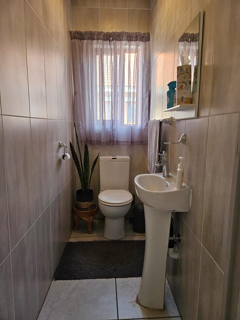 To Let 2 Bedroom Property for Rent in Miederpark North West